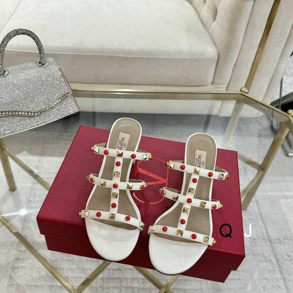 Picture of Valentino Shoes _SKUValentinosz35-40J111120312